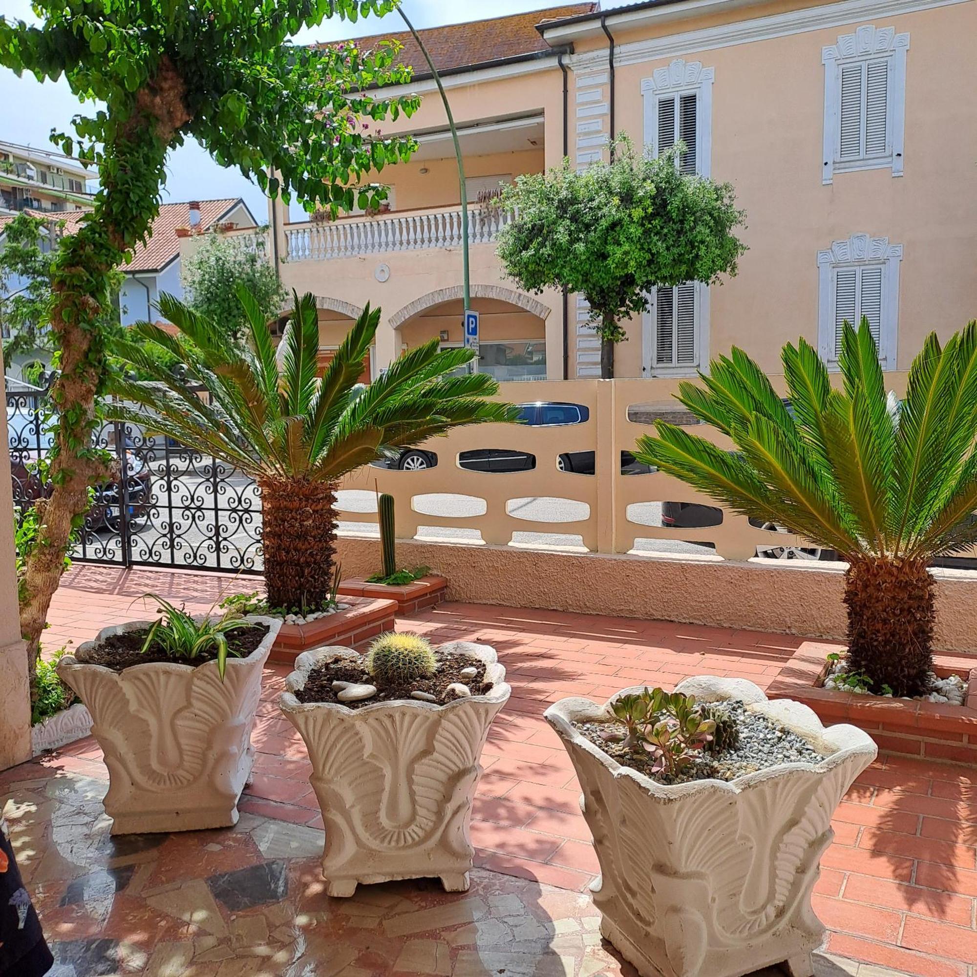 Bouganville Casa Vacanza Ambiente Climatizzato Con Wi Fi Pineto Zewnętrze zdjęcie